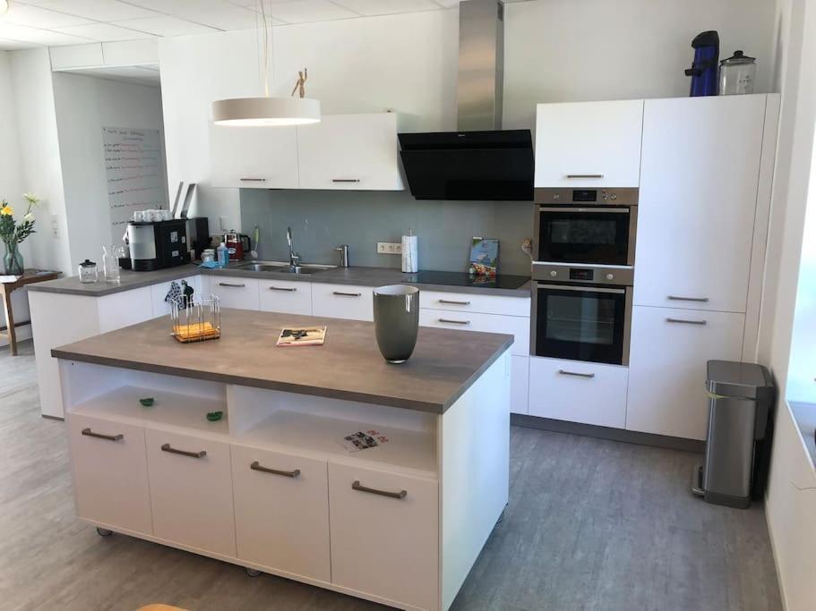 Studio Emdecker Am Delft Apartment Emden Bagian luar foto